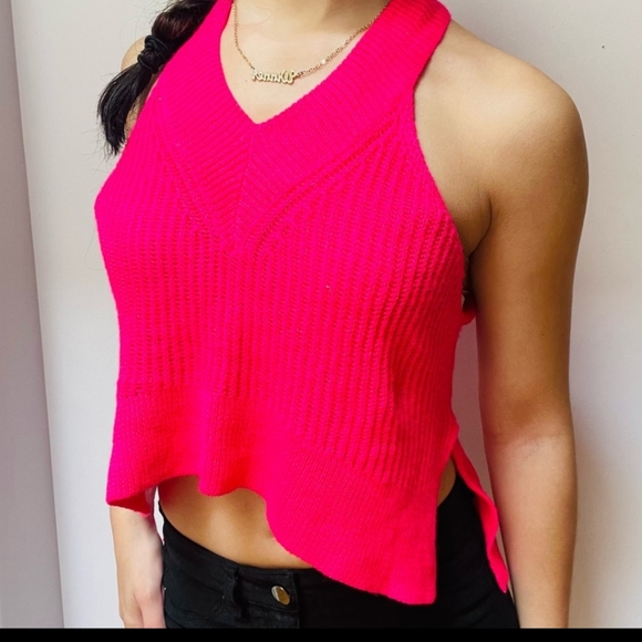 fashion nova pink halter knit top. Has some stretch. - Picture 2 of 6
